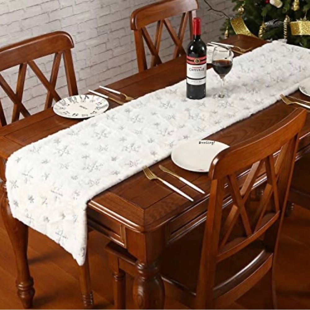 Faux fur snowflake ❄️ table runner. White, silver, winter.
